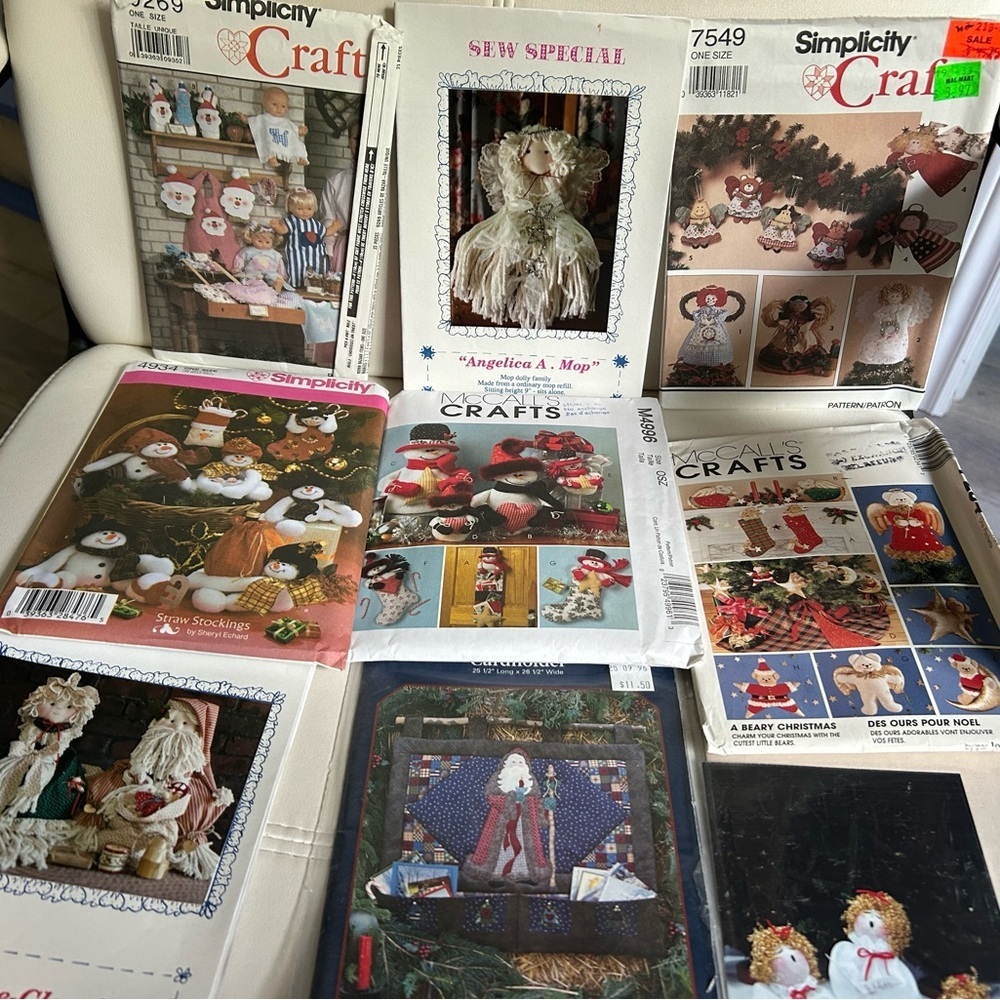 Christmas sewing Assorted Craft Pattern Booklets lot of nine 🪡